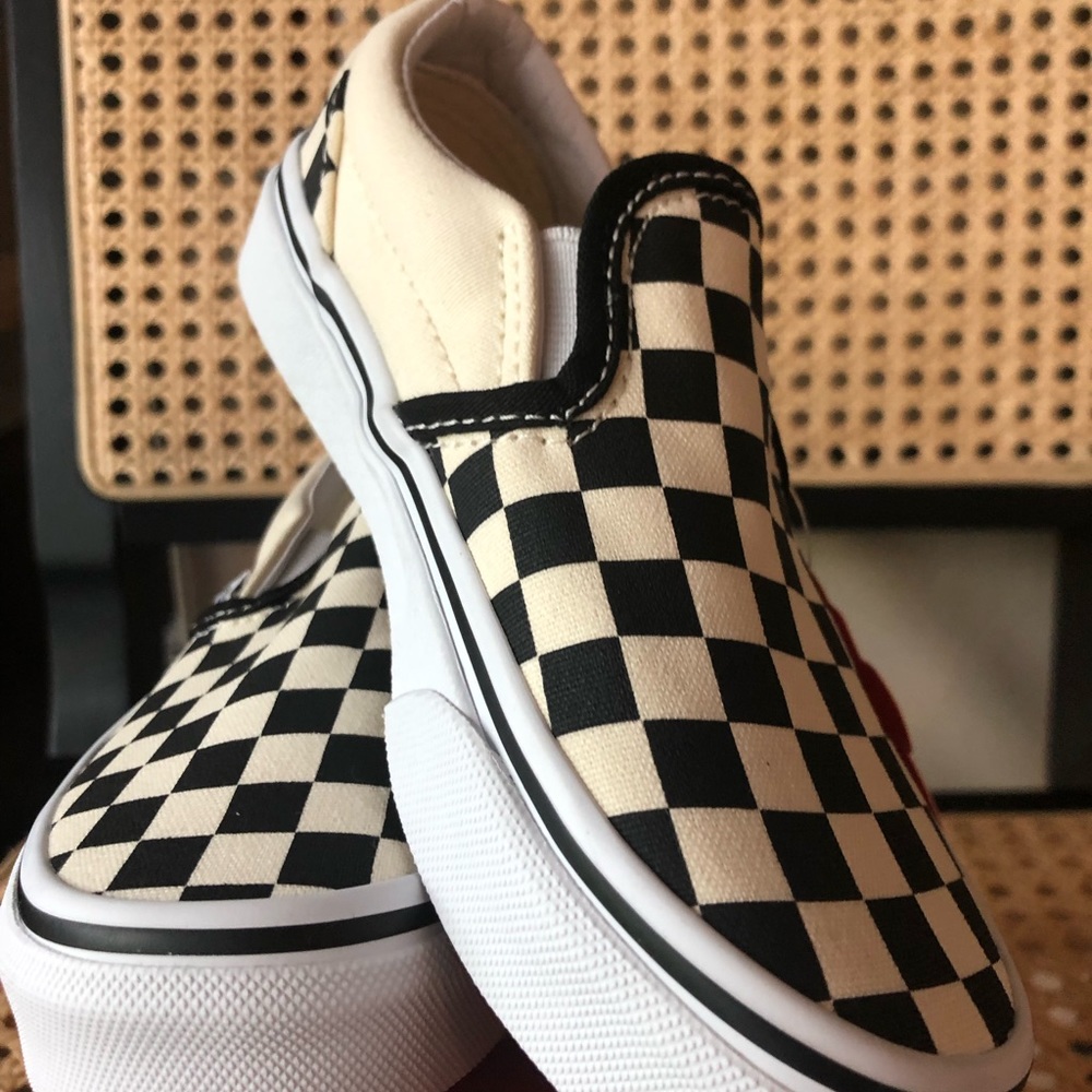 Vans - classic b/w checkered kids shoes, NWT, never worn, size 12